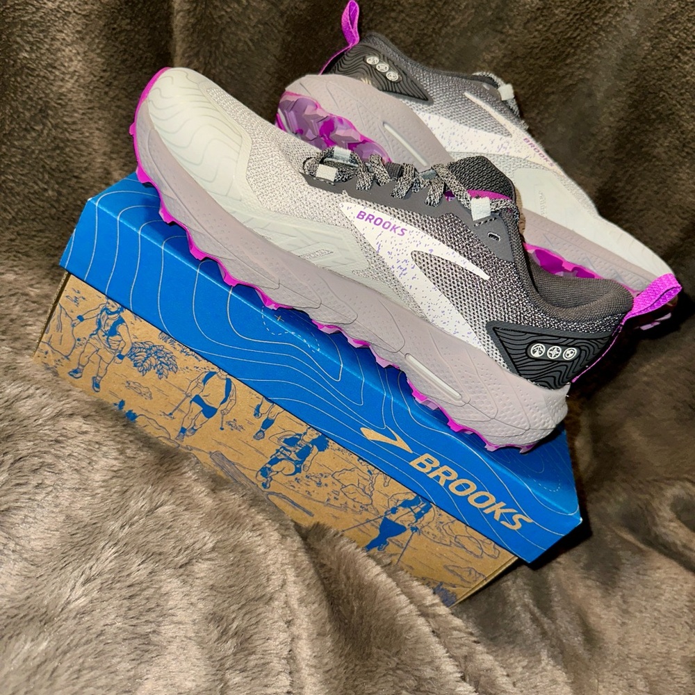 Brooks Cascadia 17 mountain trail shoes